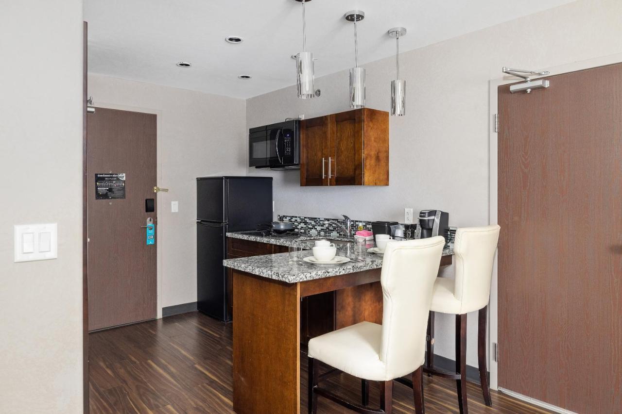 Hotel & Yorkton
