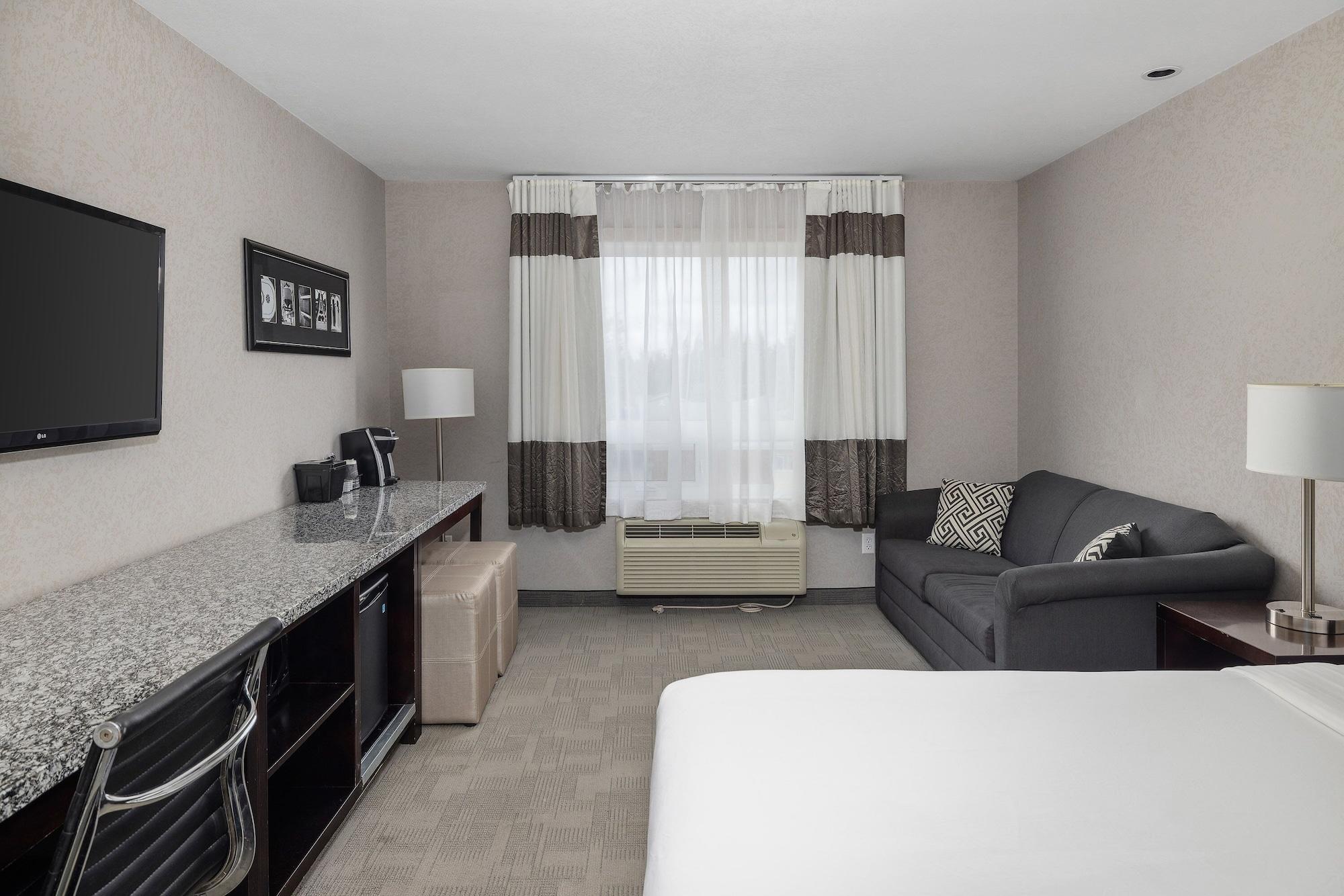 Hotel &