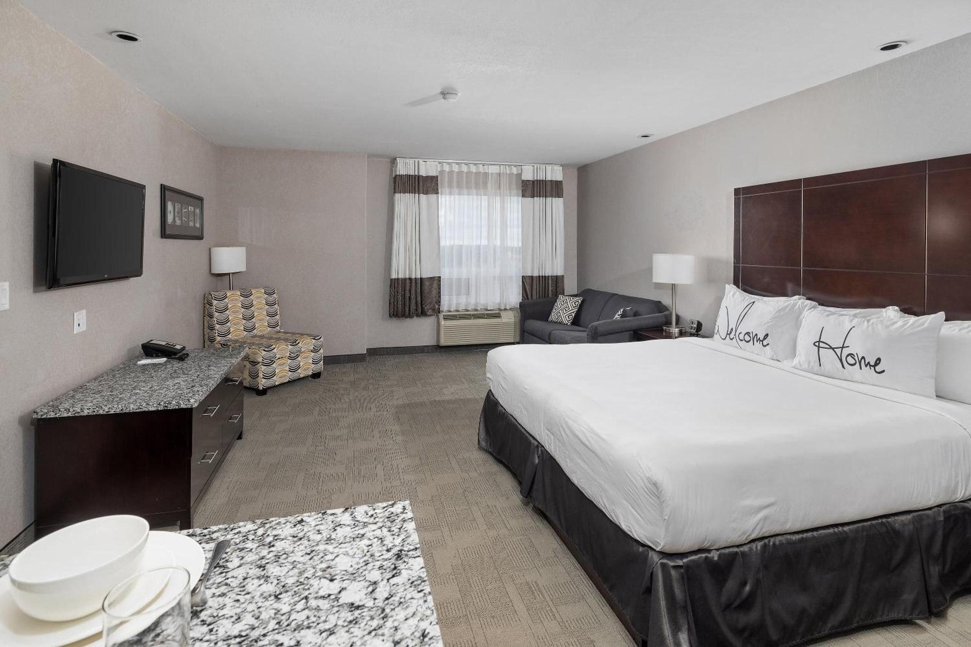 Hotel &